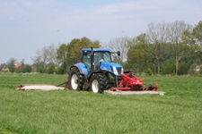 New Holland met 6 meter Lely maaicombinatie New Holland met 6 meter Lely maaicombinatie