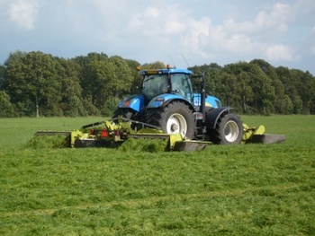 New Holland T7050 met Claas Triple maaier New Holland T7050 met Claas Triple maaier