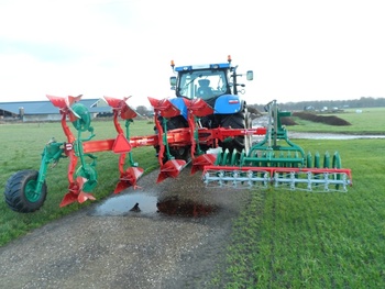 Kverneland LB 100-300 met Packomat vorenpakker