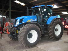 New Holland T7050