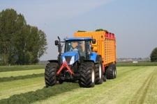 New Holland T7050 met Veenhuis Combi 2200