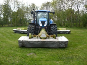 New Holland T7050 met Claas 8550 C Triple maaier